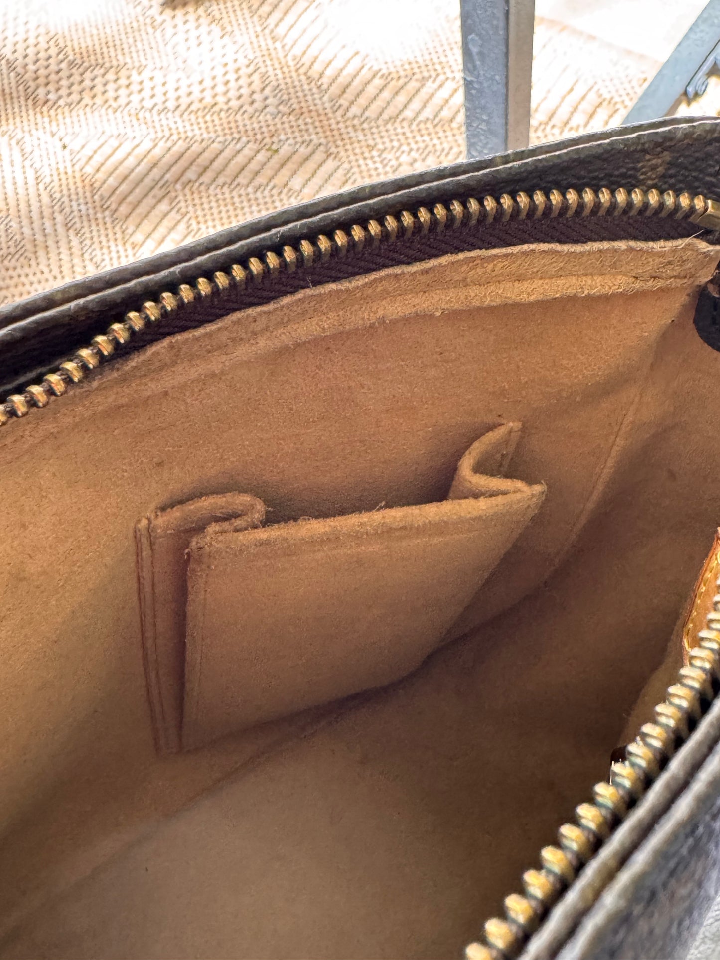 Louis Vuitton Looping MM